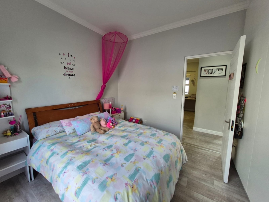 3 Bedroom Property for Sale in Sunningdale Western Cape